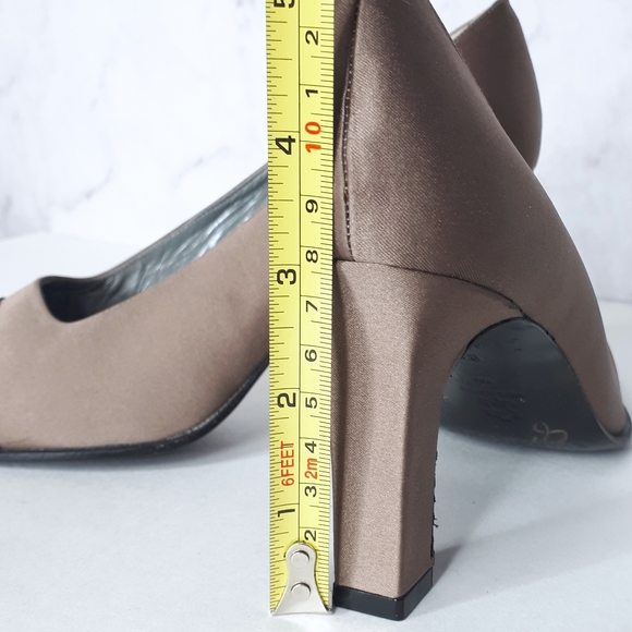 Evan Picone Satin Pointed Toe High Heel Shoe 8 - Picture 12 of 12